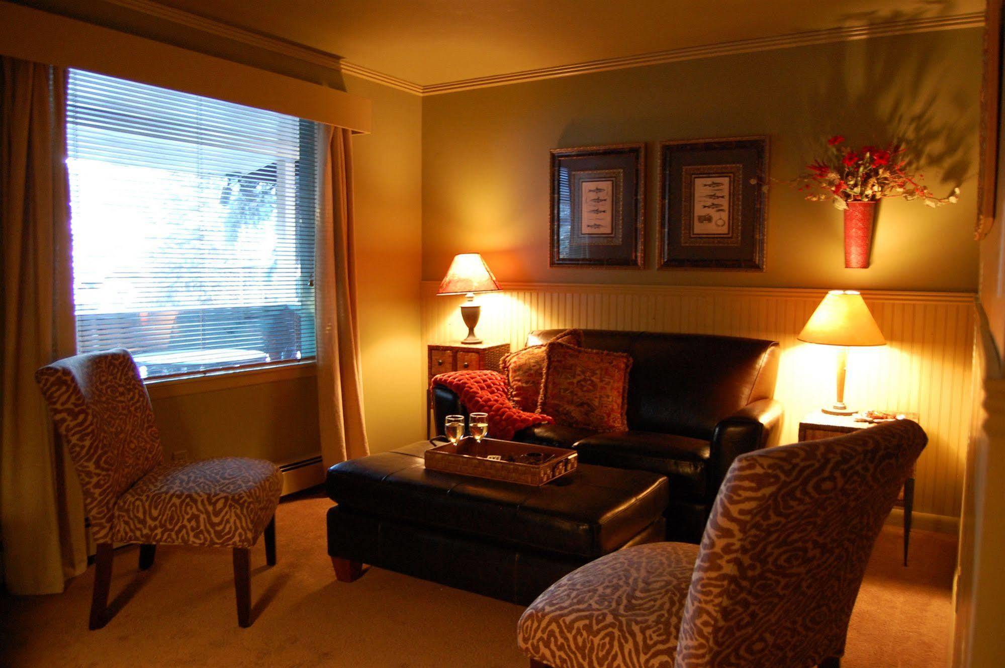 Highland Haven Creekside Inn Evergreen Oda fotoğraf