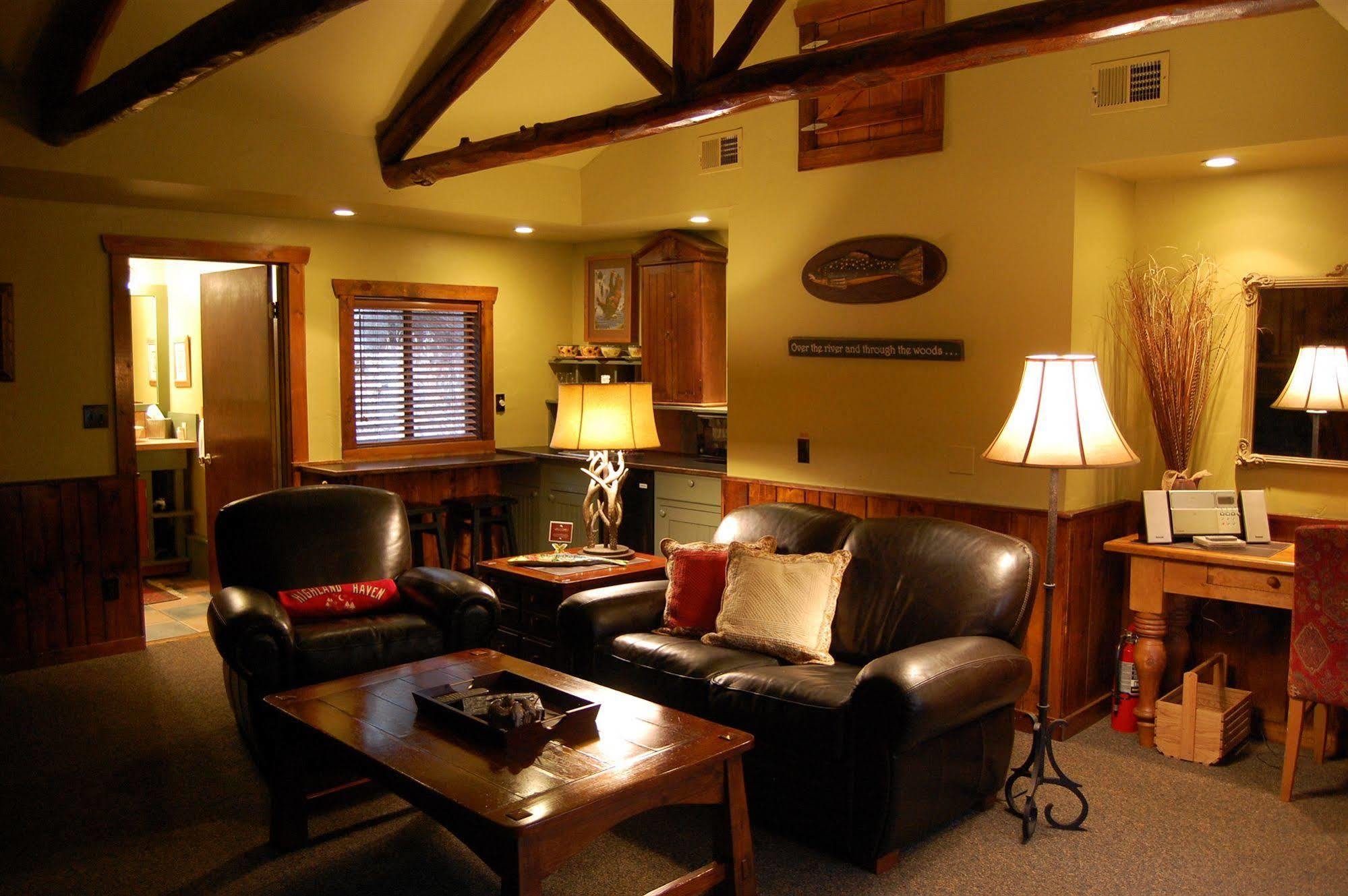 Highland Haven Creekside Inn Evergreen Dış mekan fotoğraf