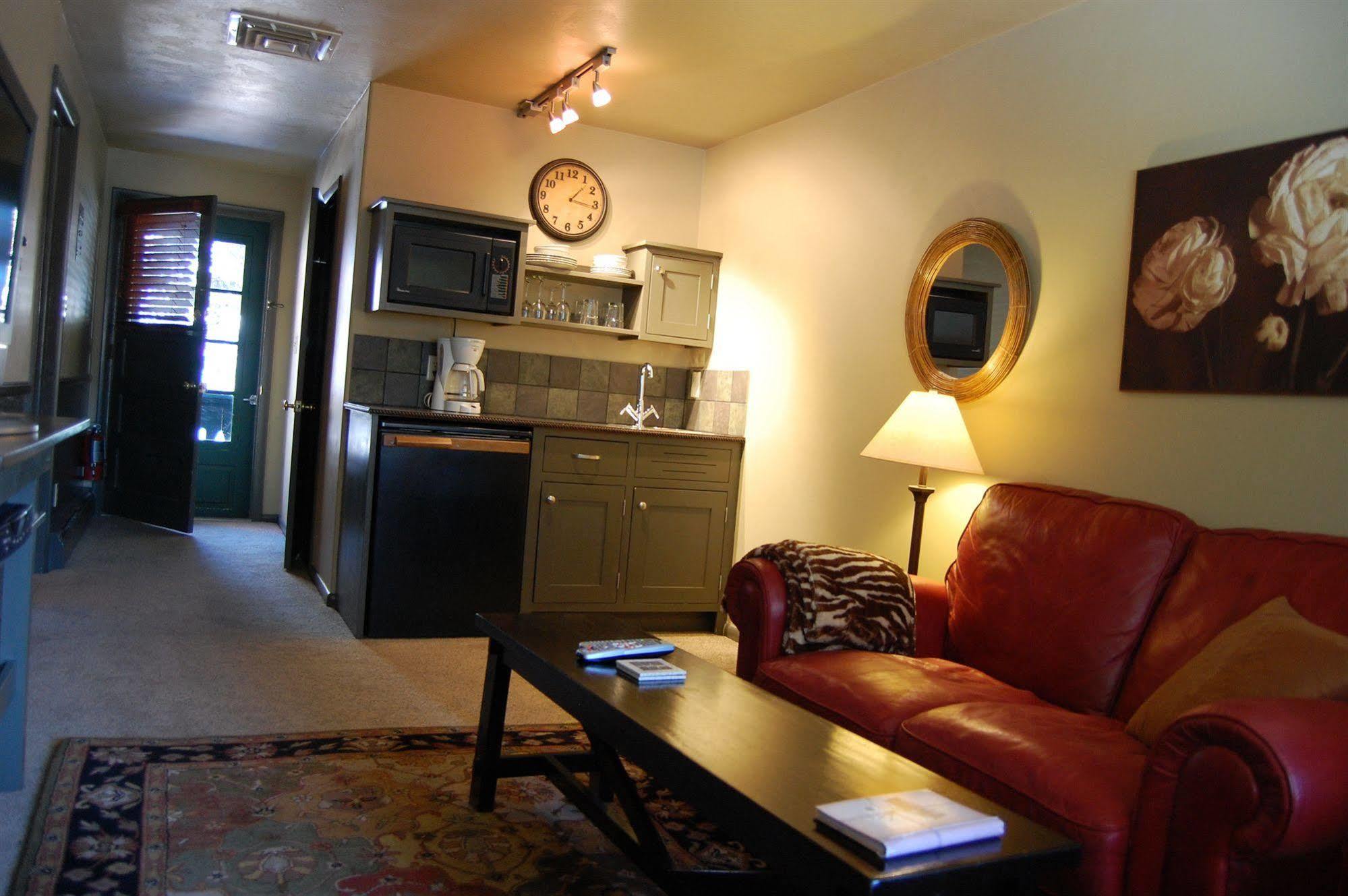 Highland Haven Creekside Inn Evergreen Dış mekan fotoğraf