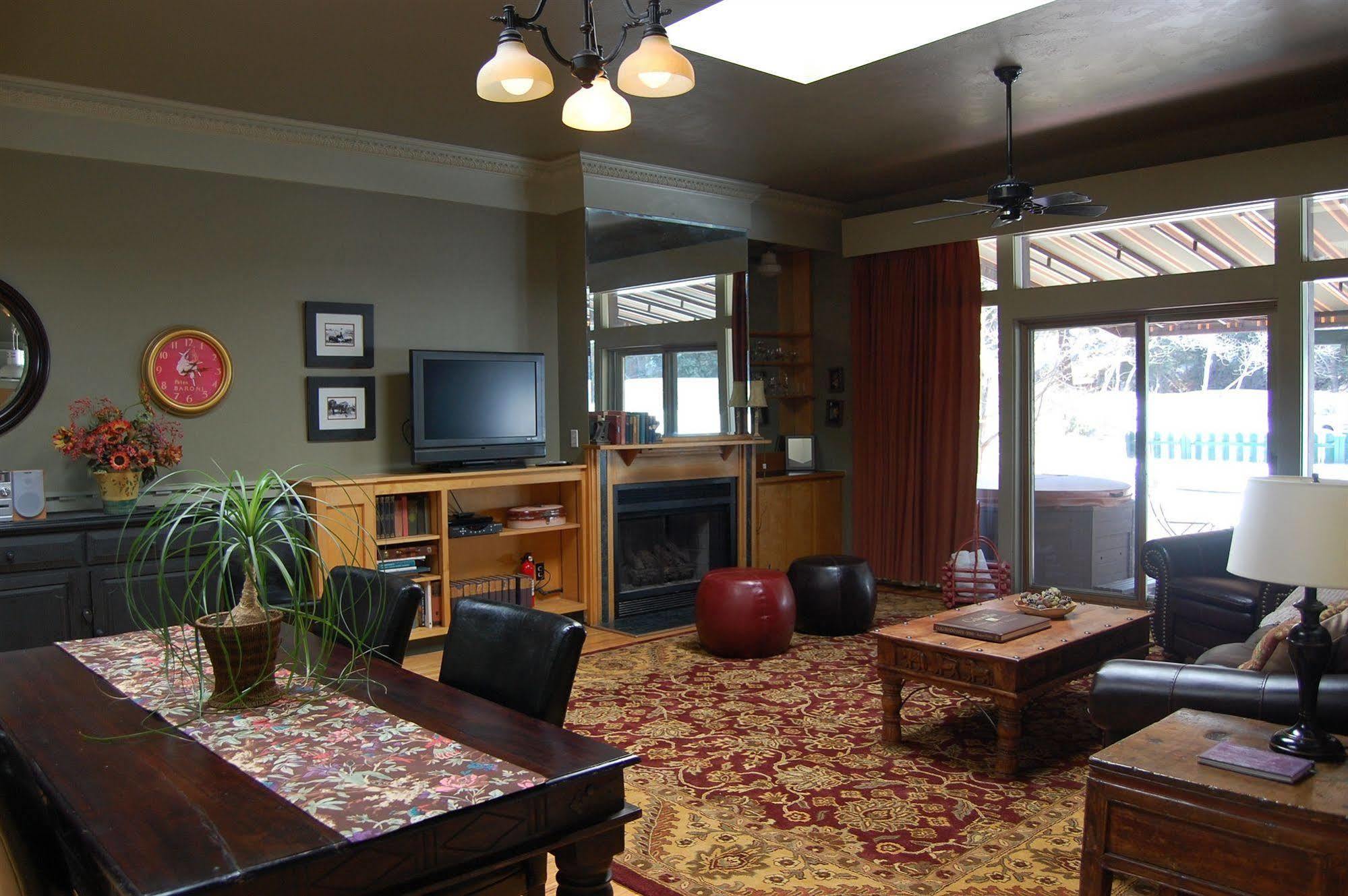Highland Haven Creekside Inn Evergreen Dış mekan fotoğraf