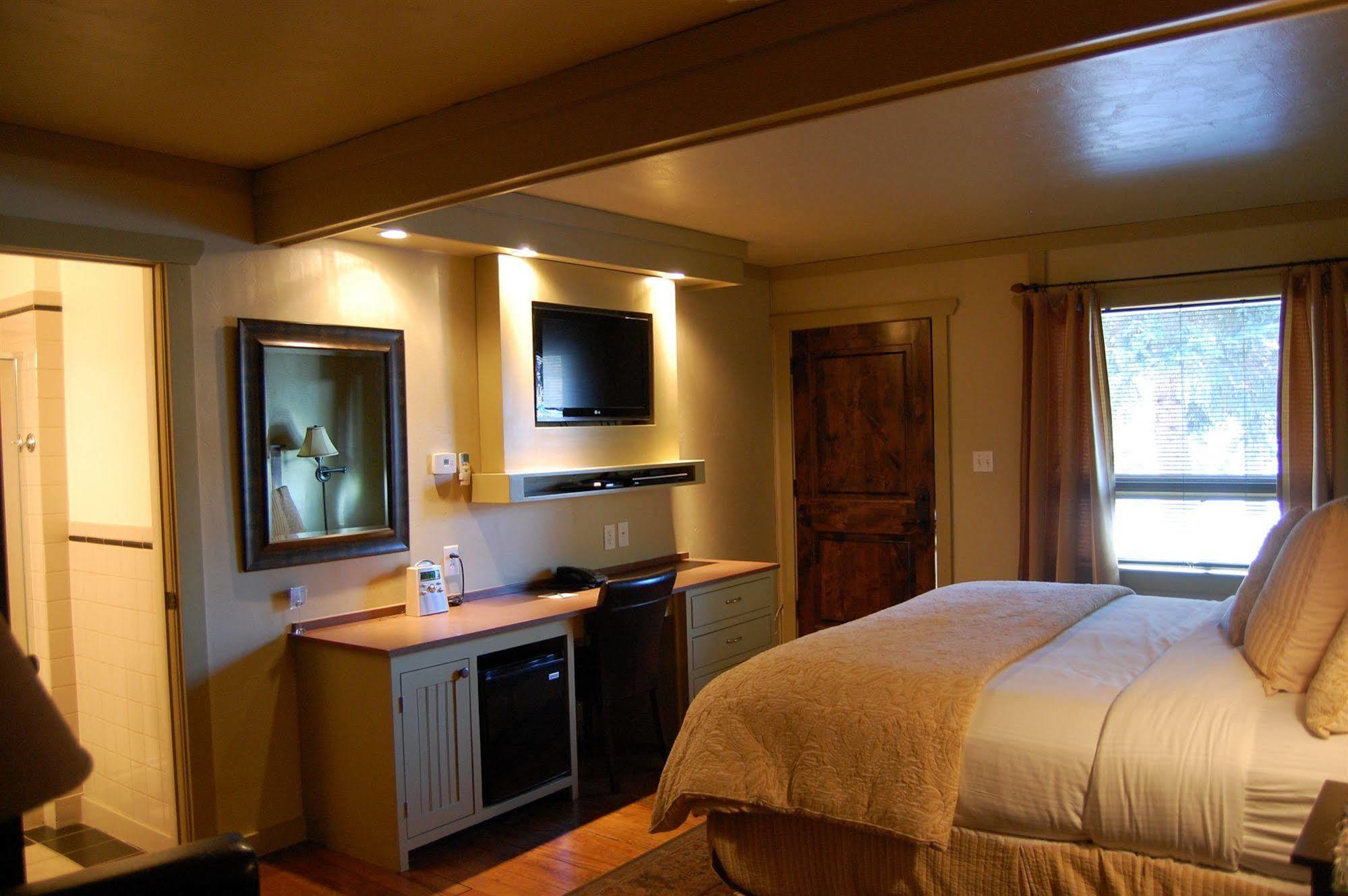 Highland Haven Creekside Inn Evergreen Dış mekan fotoğraf